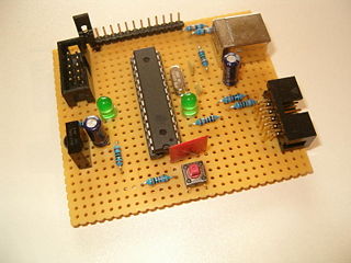 BLIT2008-Basisboard-Prototyp hier mit einer zusätzlichen LED und einem Reset-Taster